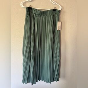 a new day Pleated Midi Skirt in Green
